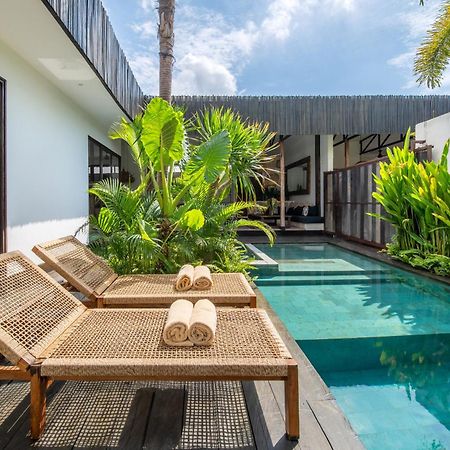 Villa Yogi Surf 3 Canggu Exterior photo